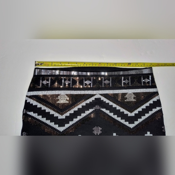 Express Black and White Sequin Metallic Aztec Tribal Stretchy Mini Skirt M NWT - Picture 7 of 9